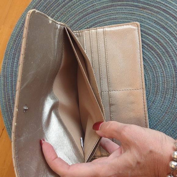 Nine West Quilted Cream Tri Fold Clutch/Wallet Classic Mothers Day Gift Idea - Picture 6 of 11